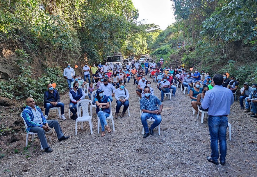 Evento de socialización del mejoramiento de la vía a Sitio Nuevo, que realizará el contratista MEG Obras S.A.S. Fotografía: Alcaldía de Fonseca