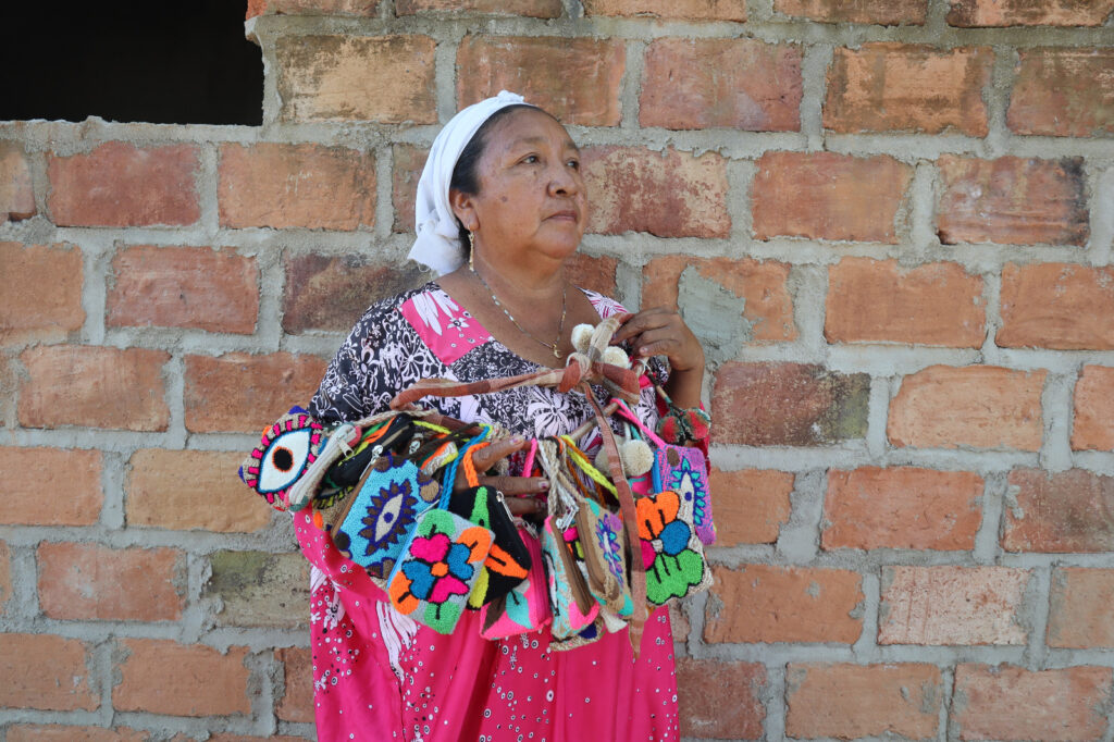 Carmen Pushaina, artesana wayúu de 66 años. Foto: Betsabé Molero.