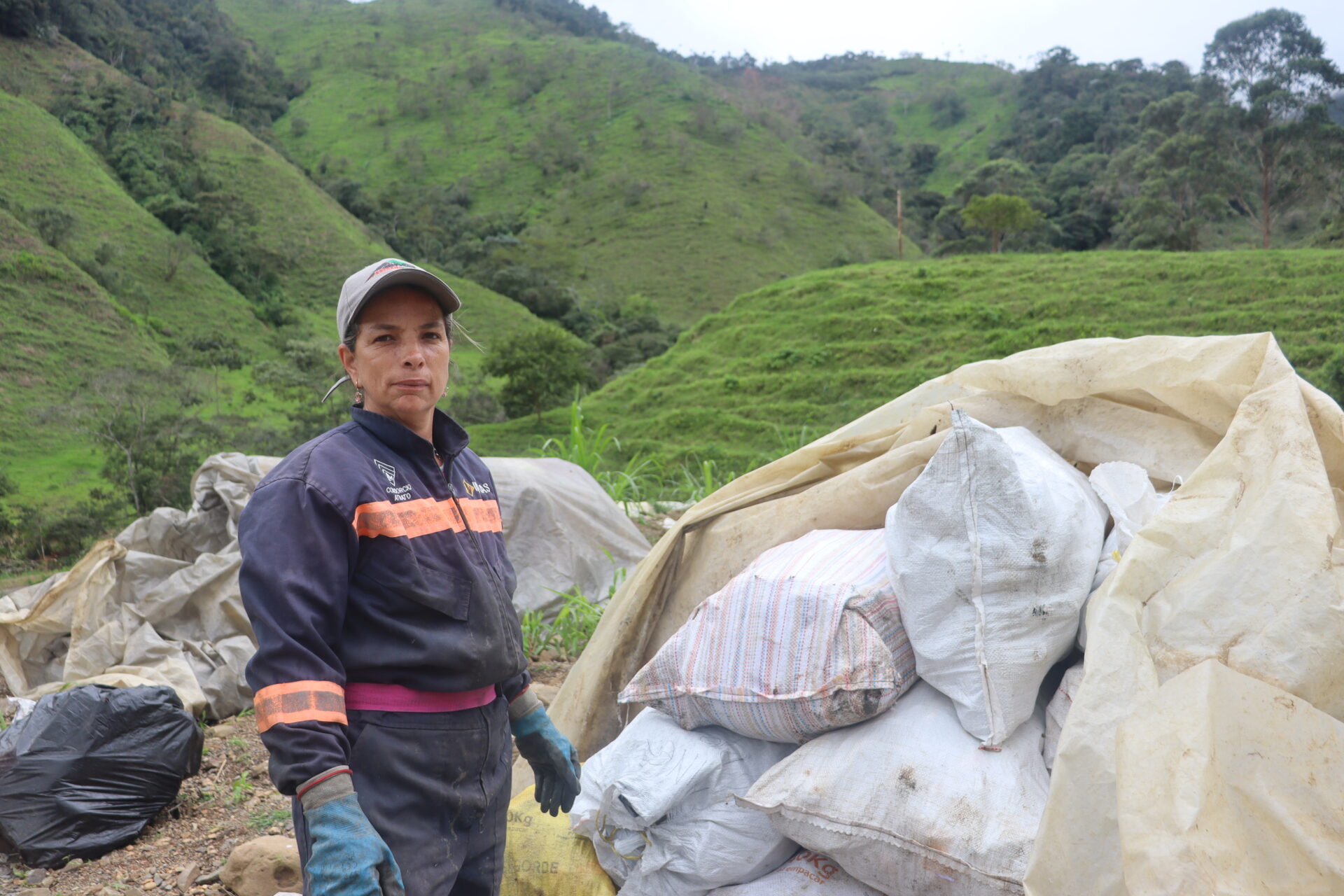 Olga Zapata en el relleno sanitario La Arboleda. Foto: Angy Alvarado R.