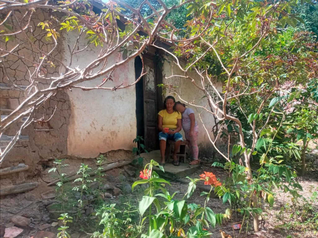 Rosaura vive con sus tres hijos en la vereda Los Toquitos. Fotos: Aileen Díaz. 