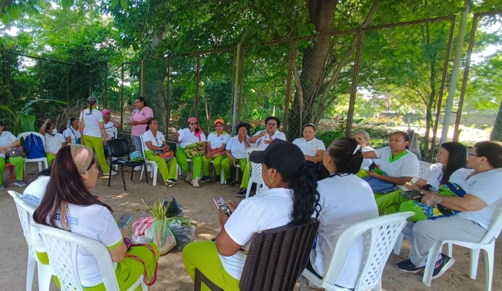 Reunión pacífica de varias madres comunitarias en Fonseca.