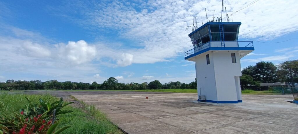 Torre de control en el aeropuerto de San Vicente del Caguán. Foto: Olga Arenas.