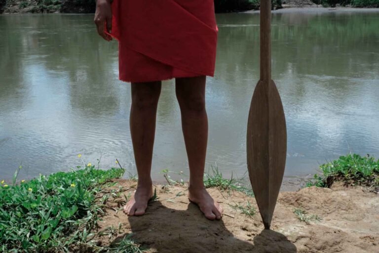 Liria Chaíto, Embera Dobidá de Puerto Antioquia, Bojayá. Fotos: Gabriel Linares.